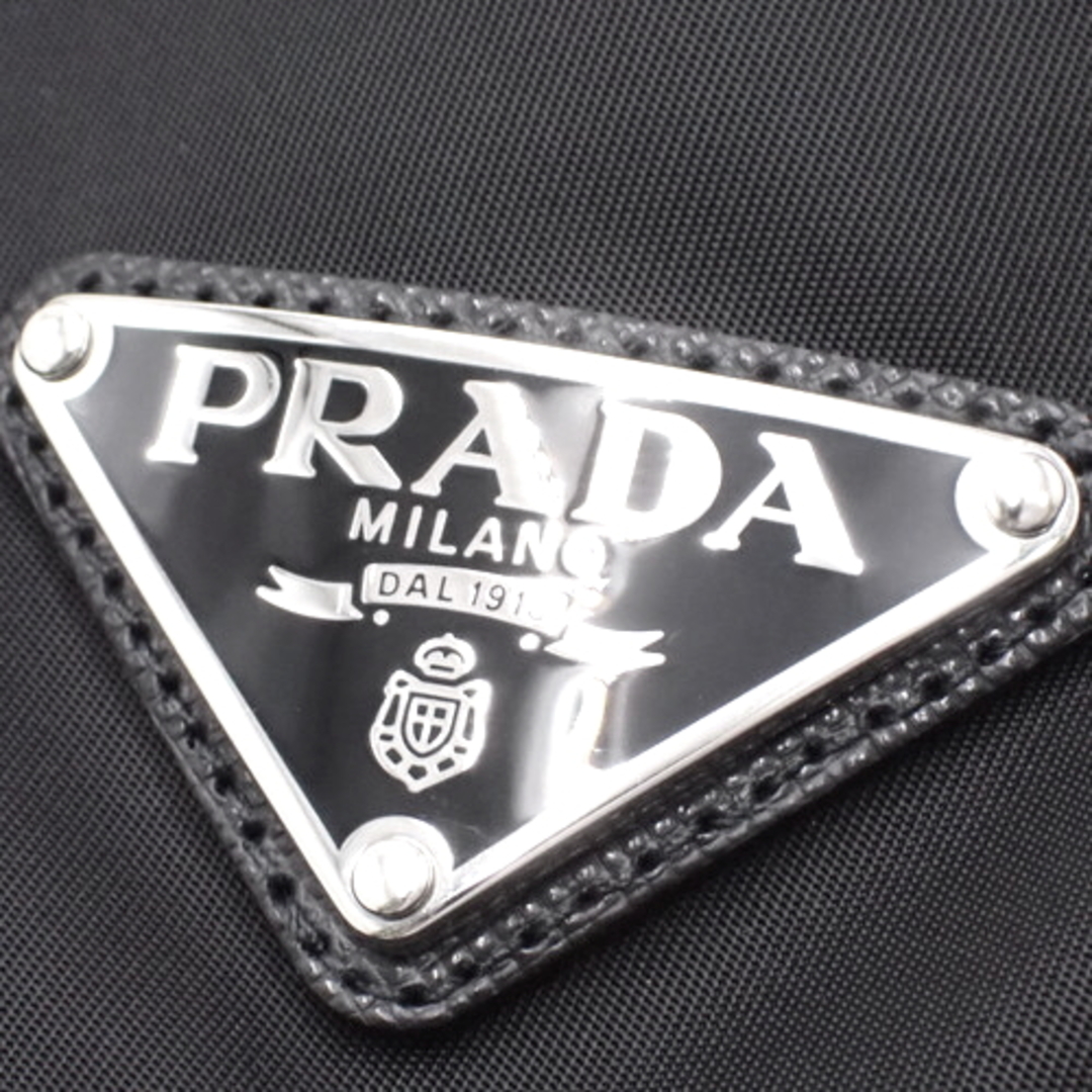 PRADA(プラダ)のPRADA(プラダ) Re-Nylon バケットハット 帽子 アパレル ファッション小物 M ファブリック リサイクルポリアミド ブラック黒 シルバー金具 1HC137_2DMI_F0002(2024年3月現在現行品) レディース 40802088001【中古】【アラモード】 レディースの帽子(ハット)の商品写真