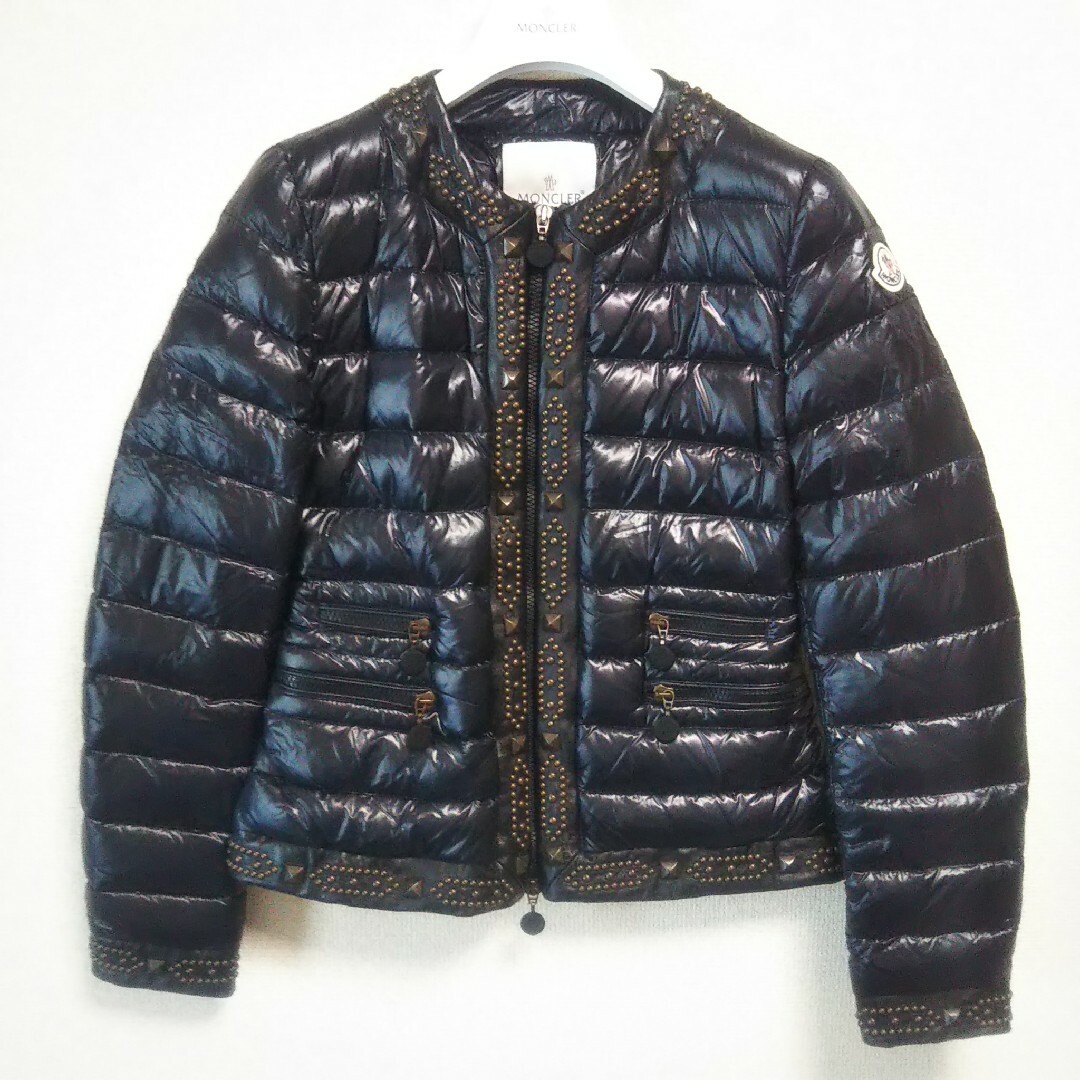 MONCLER(モンクレール)のモンクレール Roseau ダウン スタッズ レザー レディース 黒 サイズ0 レディースのジャケット/アウター(ダウンジャケット)の商品写真