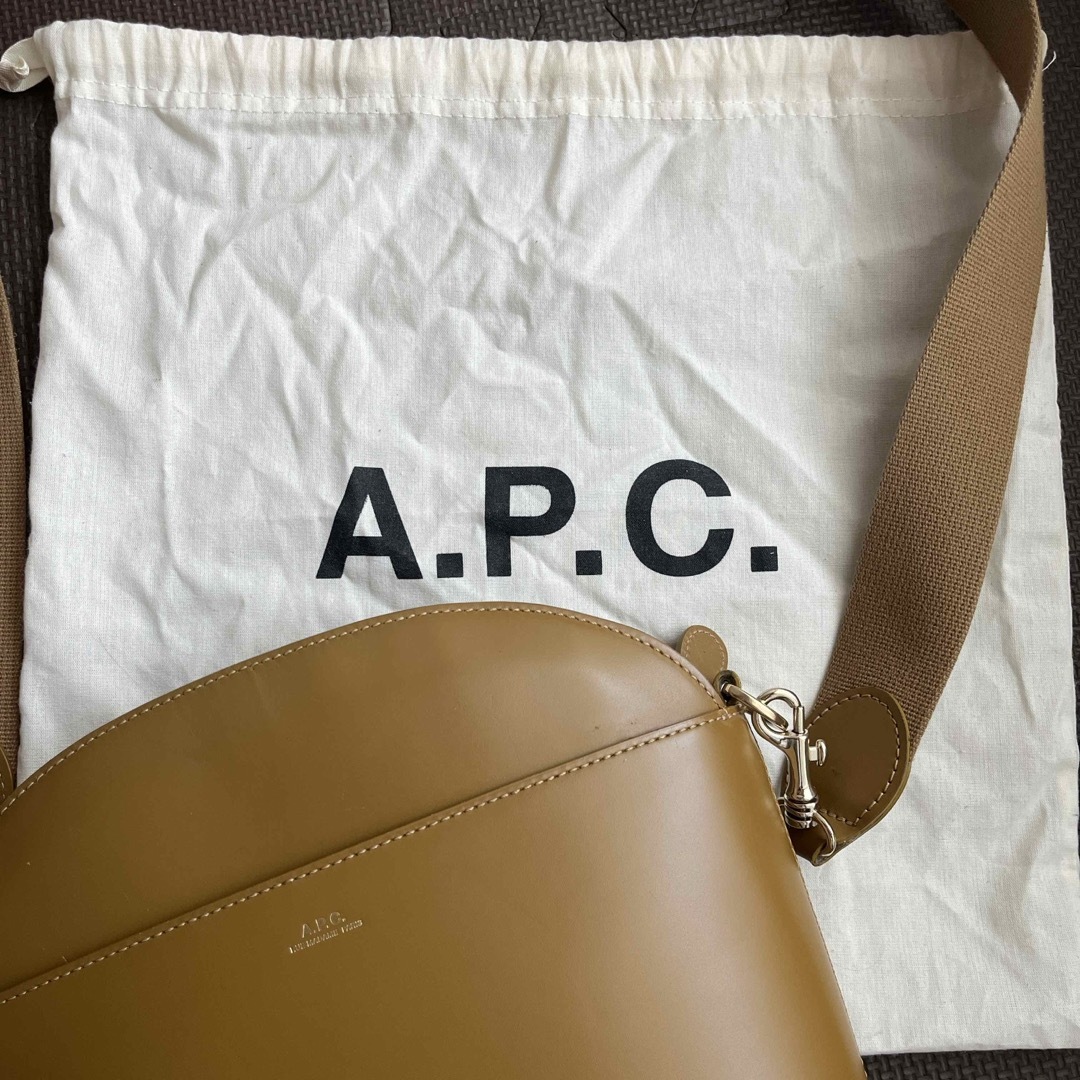 A.P.C(アーペーセー)の4月14日23:59までの販売です。これが最後の値下げです！APCバック レディースのバッグ(ショルダーバッグ)の商品写真