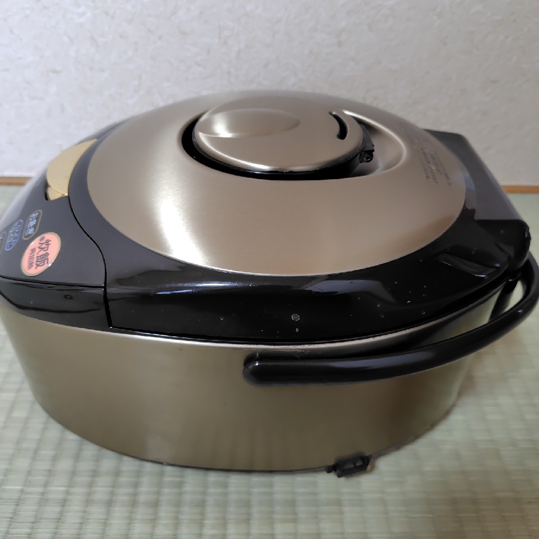 三菱(ミツビシ)の三菱 NJ-CE10 2000年製 IH炊飯器 5.5合炊き スマホ/家電/カメラの調理家電(炊飯器)の商品写真