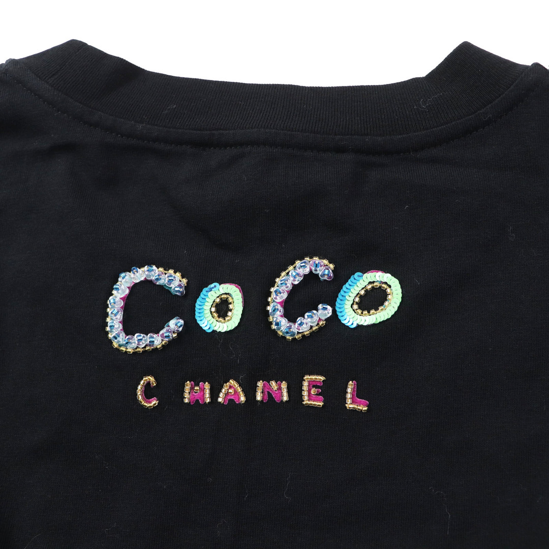 CHANEL(シャネル)の極美品 CHANEL シャネル ファレル・ウィリアムス 19SS P61052 スパンコールロゴ 半袖Ｔシャツ ブラック マルチ M イタリア製 正規品 レディース レディースのトップス(Tシャツ(半袖/袖なし))の商品写真