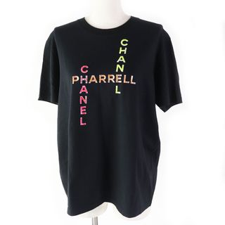 シャネル(CHANEL)の極美品 CHANEL シャネル ファレル・ウィリアムス 19SS P61052 スパンコールロゴ 半袖Ｔシャツ ブラック マルチ M イタリア製 正規品 レディース(Tシャツ(半袖/袖なし))