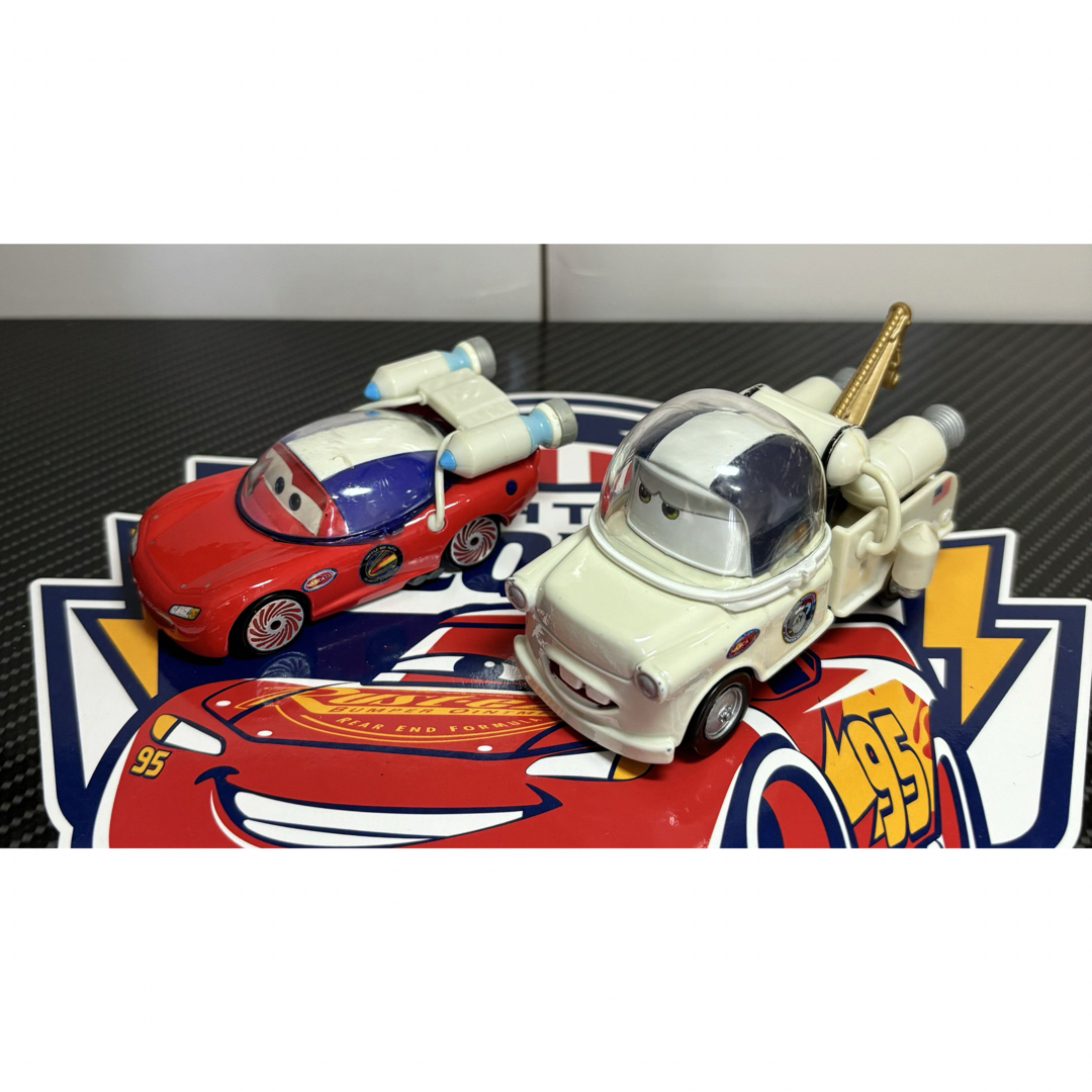 MATTEL(マテル)のカーズ　ミニカー　宇宙飛行士　マックィーン　メーター エンタメ/ホビーのおもちゃ/ぬいぐるみ(ミニカー)の商品写真