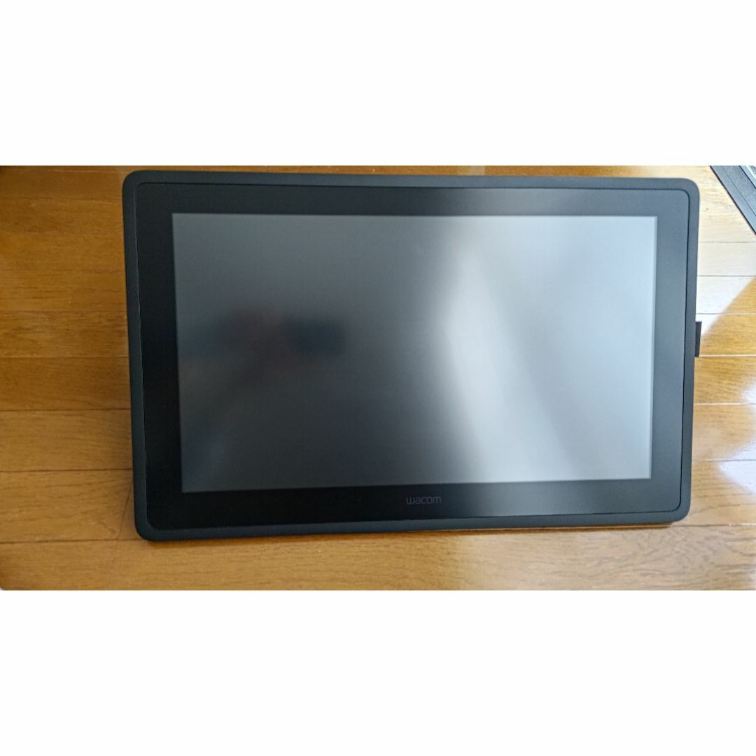 Wacom(ワコム)のWacom Cintiq 22 DTK2260K0D スマホ/家電/カメラのPC/タブレット(PC周辺機器)の商品写真