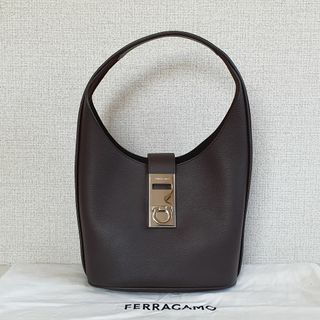 フェラガモ(Ferragamo)の【新品・未使用】FERRAGAMO ガンチーニ レザー ホーボーバッグ ブラウン(ハンドバッグ)