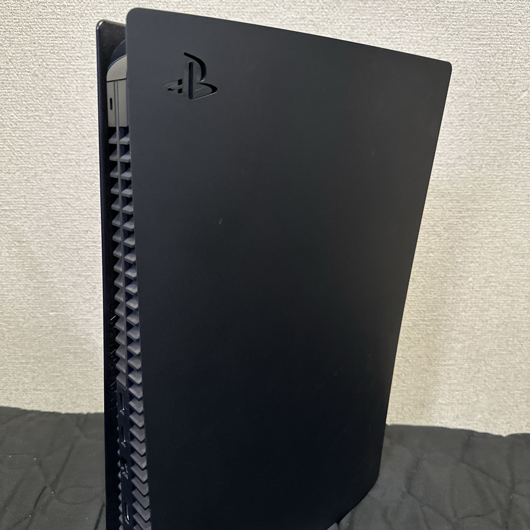 SONY(ソニー)のPS5 デジタルエディション　黒 エンタメ/ホビーのゲームソフト/ゲーム機本体(家庭用ゲーム機本体)の商品写真