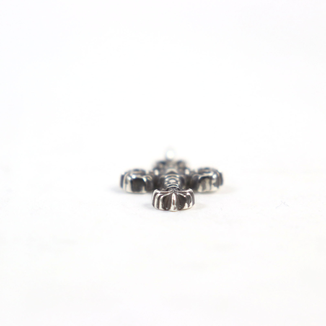 Chrome Hearts(クロムハーツ)の美品○CHROME HEARTS クロムハーツ TINY FILIGREE CHARM タイニーフィリグリーチャーム SV925 ロゴ刻印 ペンダントトップ/チャーム シルバー 重量5.0g メンズのアクセサリー(その他)の商品写真