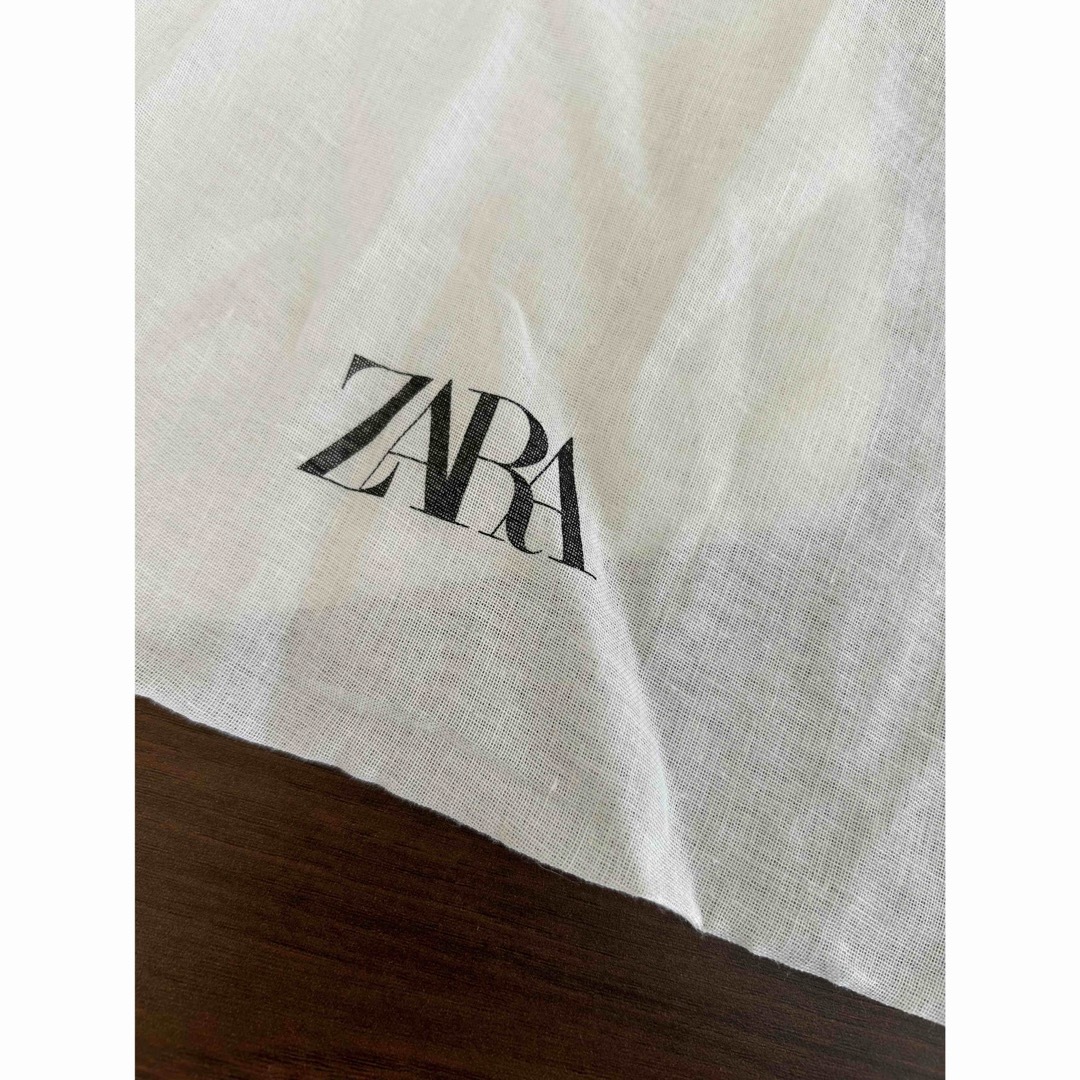 ZARA(ザラ)の新品未使用ZARAザラ保管布袋巾着袋ノベルティ2枚セット エンタメ/ホビーのコレクション(ノベルティグッズ)の商品写真