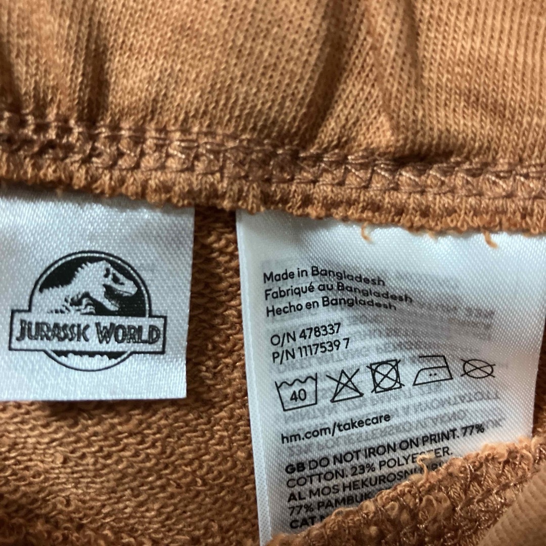 H&M(エイチアンドエム)の新品未使用 H&M JURASSIC WORLD 短パン ハーフパンツ 7-8歳 キッズ/ベビー/マタニティのキッズ服男の子用(90cm~)(パンツ/スパッツ)の商品写真