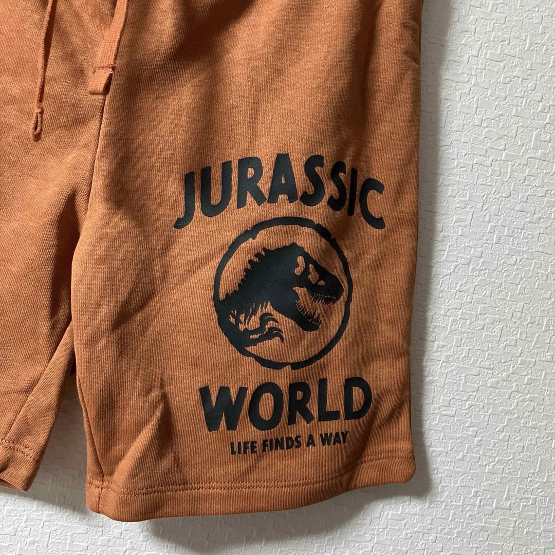 H&M(エイチアンドエム)の新品未使用 H&M JURASSIC WORLD 短パン ハーフパンツ 7-8歳 キッズ/ベビー/マタニティのキッズ服男の子用(90cm~)(パンツ/スパッツ)の商品写真