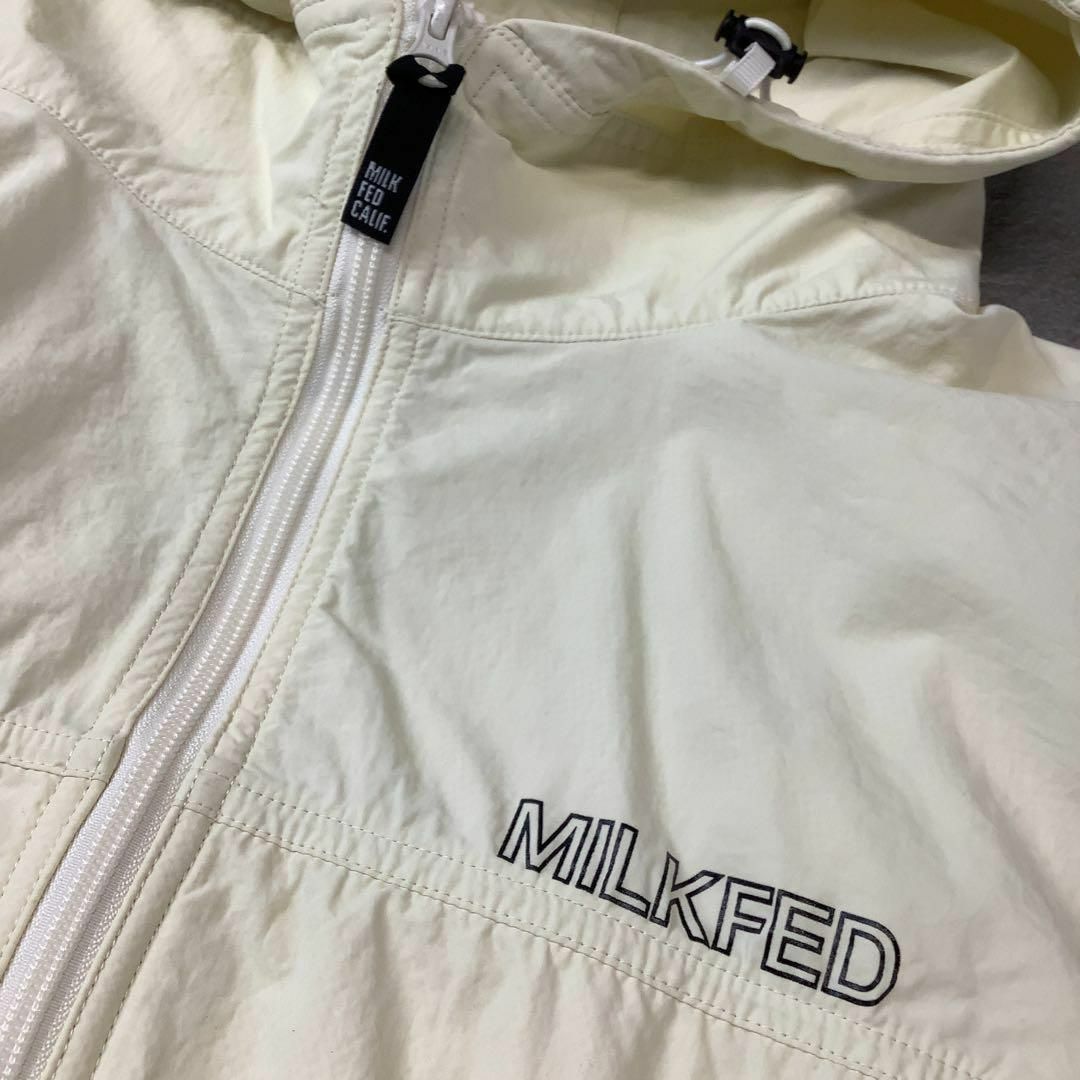 MILKFED.(ミルクフェド)のMILKFED. サイドロゴ ジップアップ ナイロン パーカー オフホワイト レディースのジャケット/アウター(その他)の商品写真