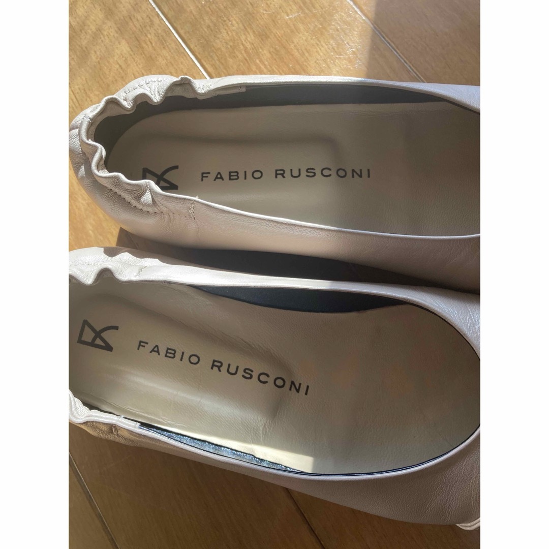 FABIO RUSCONI(ファビオルスコーニ)のFABIO RUSCONI ポインテッドトウビットシャーリングパンプス レディースの靴/シューズ(ハイヒール/パンプス)の商品写真
