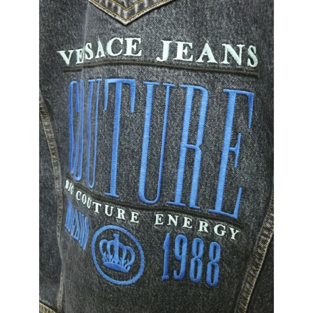 VERSACE(ヴェルサーチ)の★新品・メンズ★【Versace Jeans Couture】バック刺繍　46 メンズのジャケット/アウター(Gジャン/デニムジャケット)の商品写真