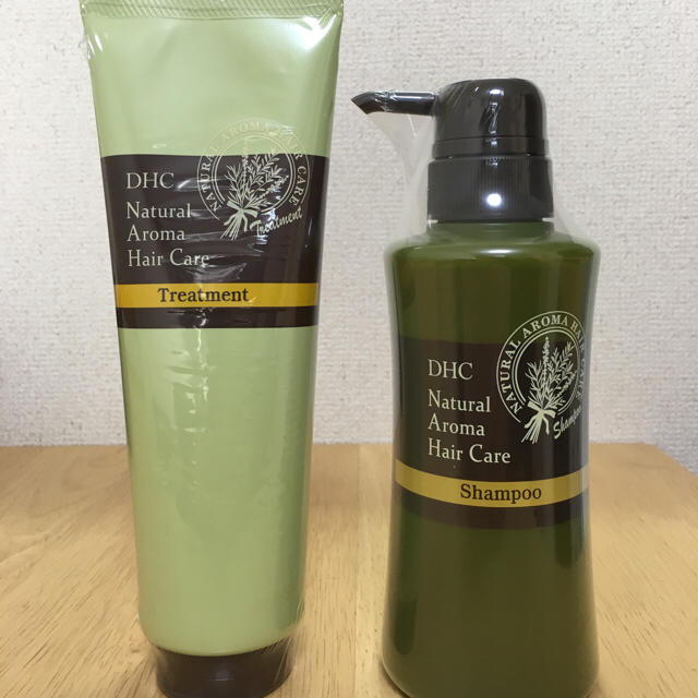 DHC(ディーエイチシー)の【新品未開封】DHCナチュラルアロマ ヘアケアシャンプー&ヘアケアトリートメント コスメ/美容のヘアケア/スタイリング(ヘアケア)の商品写真