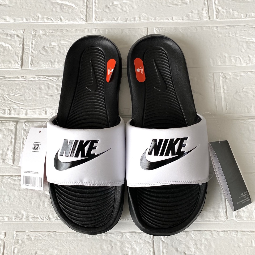 NIKE(ナイキ)のNIKE ナイキ ヴィクトリーワンスライド 25センチ 新品 タグ付き レディースの靴/シューズ(サンダル)の商品写真