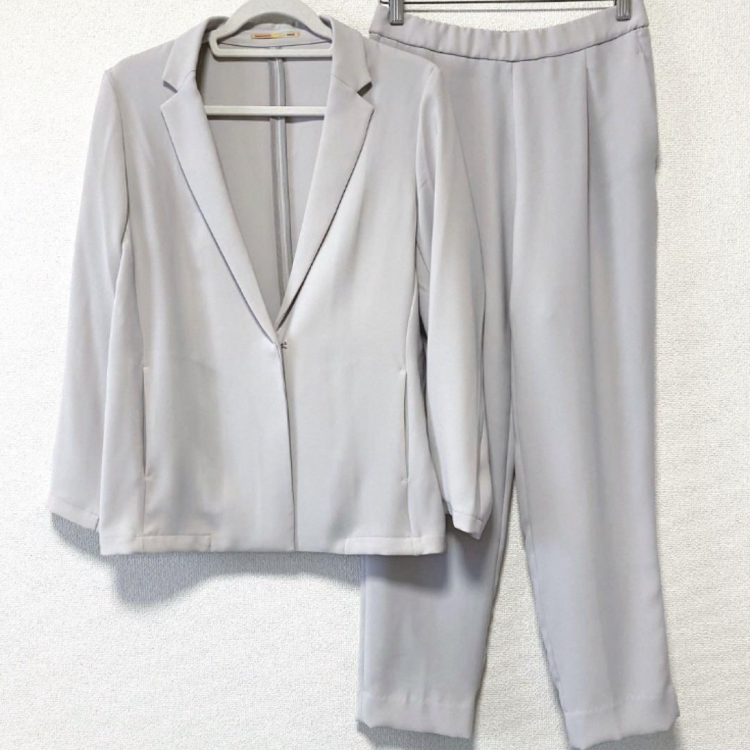 ORIHICA(オリヒカ)のオリヒカ　RHYME  セットアップ　スーツ　グレージュ レディースのフォーマル/ドレス(スーツ)の商品写真