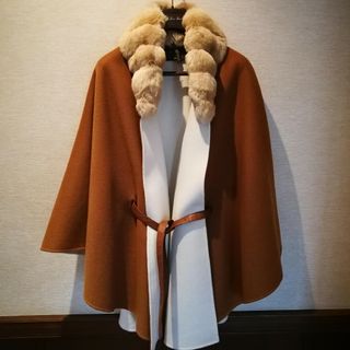 LORO PIANA - ロロピアーナのチンチラとビキューナのケープです。