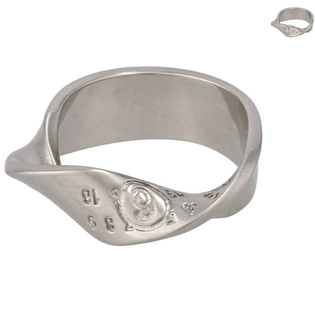 MM6(エムエムシックス)のエム エム シックス メゾン マルジェラ MM6 MAISON MARGIELA リング ツイスト ハンドメイド ニューメリックロゴ 指輪 2024年春夏新作 SM6UQ0061 P6470  レディースのアクセサリー(リング(指輪))の商品写真
