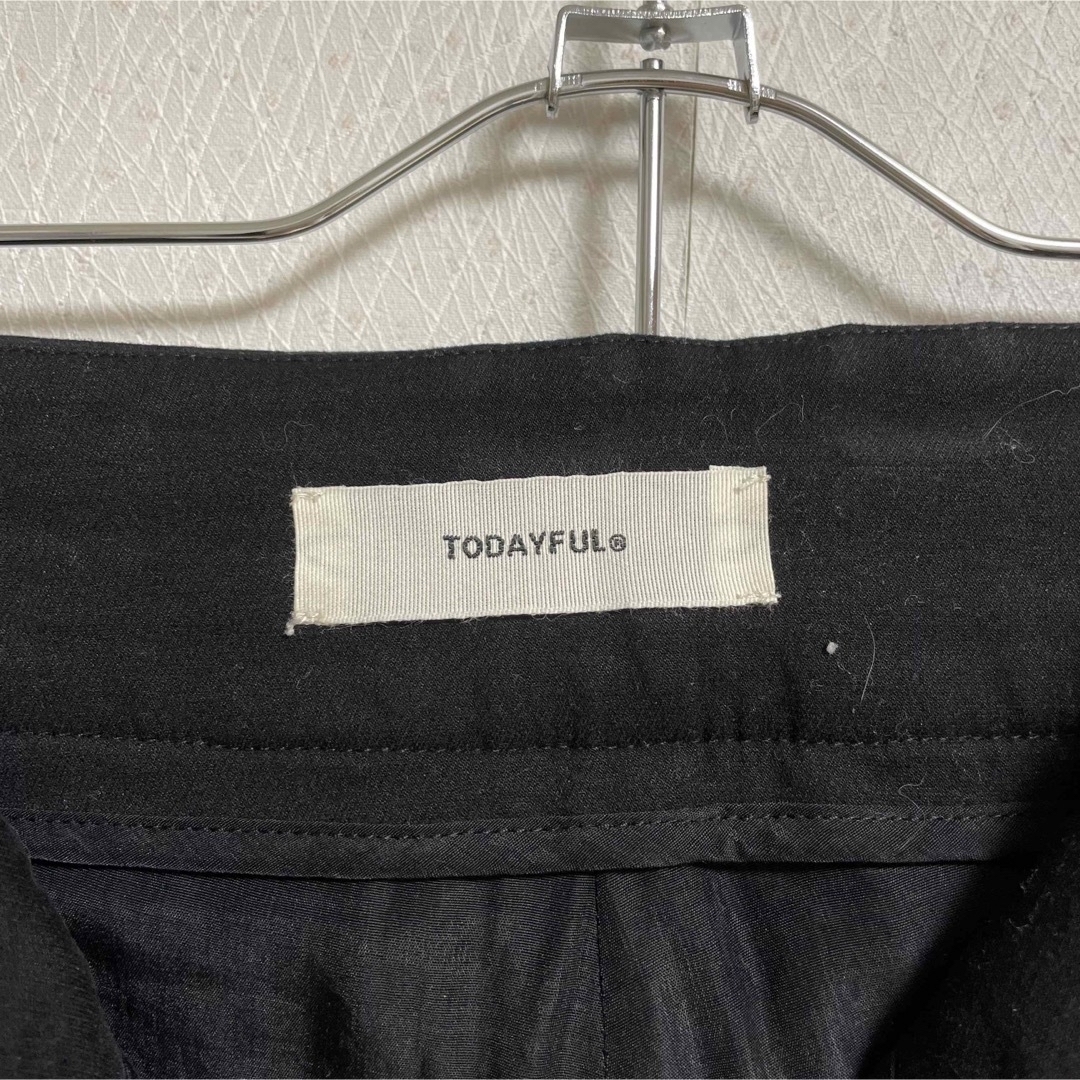 TODAYFUL(トゥデイフル)のPeachskin Tuck Trousers レディースのパンツ(カジュアルパンツ)の商品写真