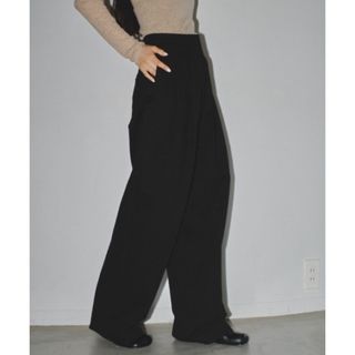 トゥデイフル(TODAYFUL)のPeachskin Tuck Trousers(カジュアルパンツ)