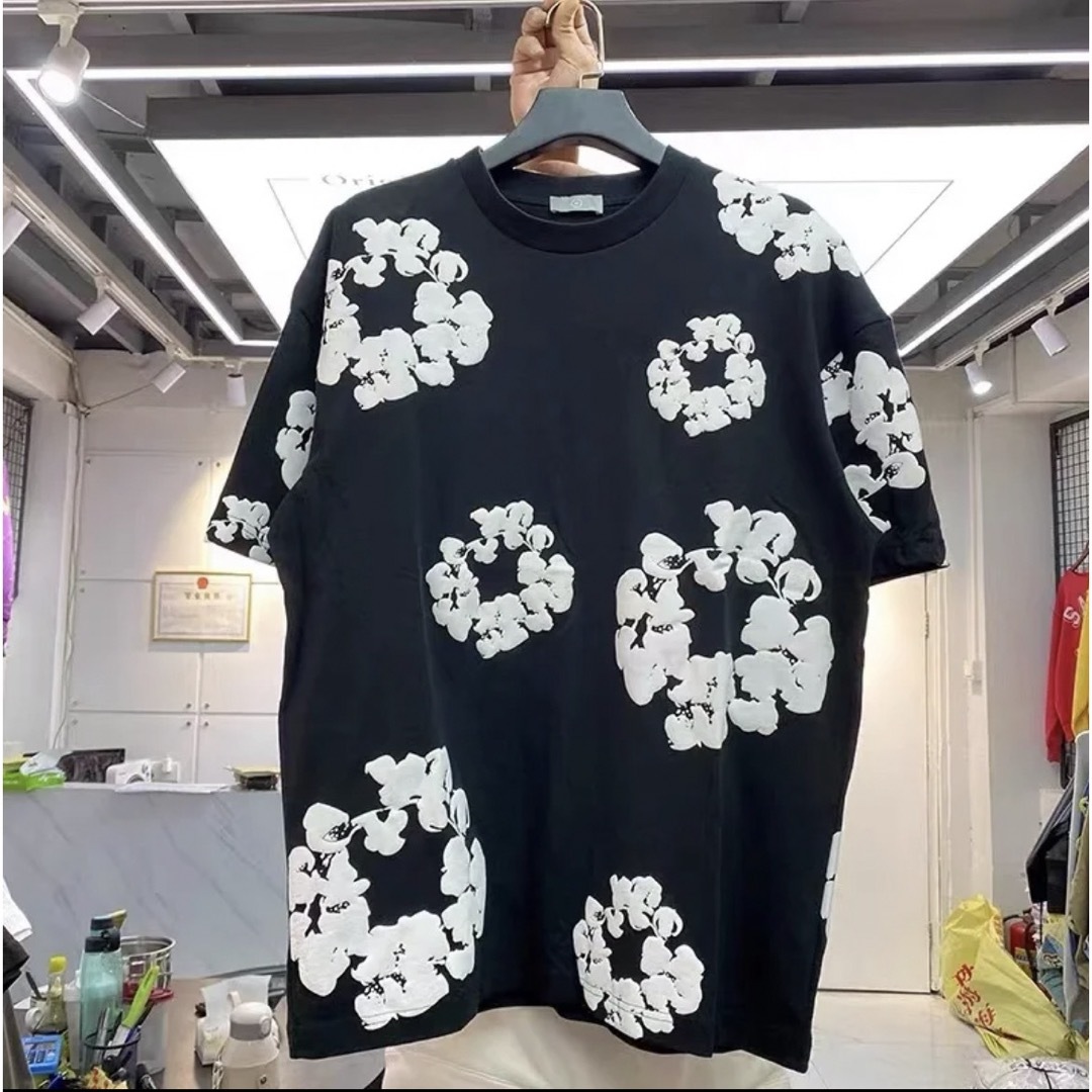 ブラック ストリート　フラワー　花柄　Tシャツ メンズのトップス(Tシャツ/カットソー(半袖/袖なし))の商品写真