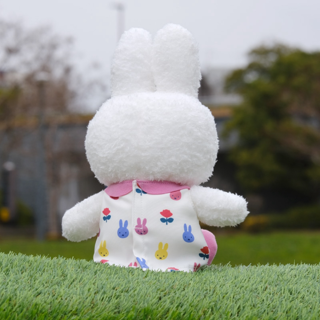 miffy(ミッフィー)のミッフィーMIFFY and ROSE ぬいぐるみ　miffy エンタメ/ホビーのおもちゃ/ぬいぐるみ(キャラクターグッズ)の商品写真