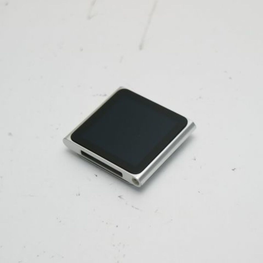 iPod(アイポッド)のiPOD nano 第6世代 8GB シルバー  M111 スマホ/家電/カメラのオーディオ機器(ポータブルプレーヤー)の商品写真