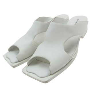 イッセイミヤケ(ISSEY MIYAKE)のISSEY MIYAKE イッセイミヤケ サンダル 1068304170 × UNITED NUDE UN ユナイテッドヌード FIN SANDAL フィン ヒール サンダル ホワイト系 39【中古】(サンダル)