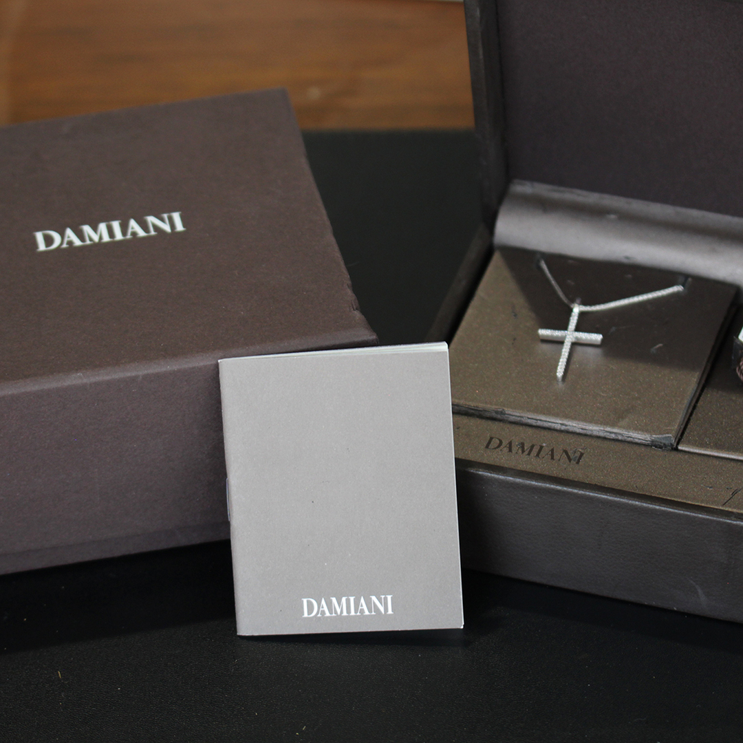 Damiani(ダミアーニ)のダミアーニ クロス ダイヤモンド ネックレス K18WG 750 箱 E0911 レディースのアクセサリー(ネックレス)の商品写真