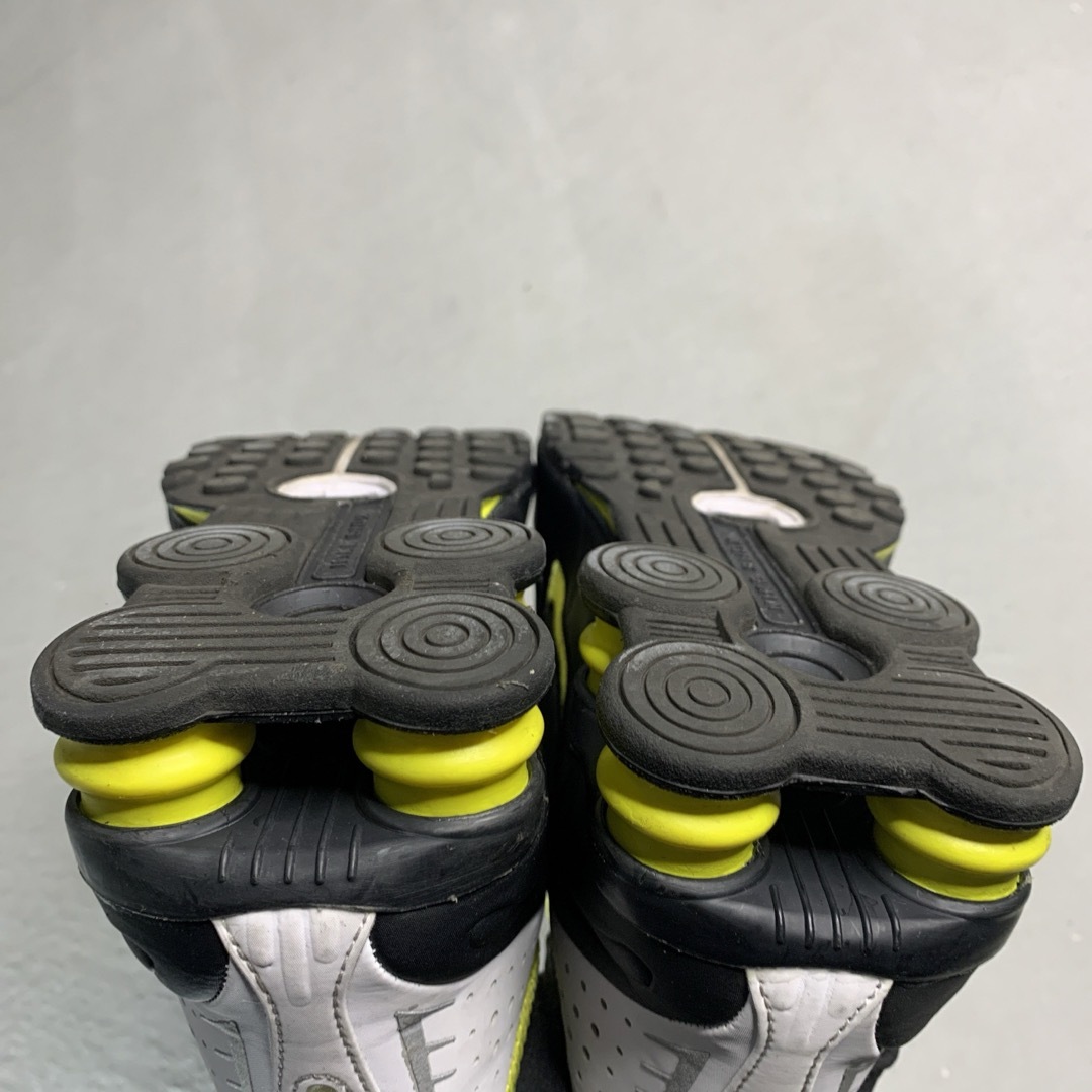 NIKE(ナイキ)のNIKE SHOX R4 YELLOW ショックス 9 27 黄色 黄 メンズの靴/シューズ(スニーカー)の商品写真