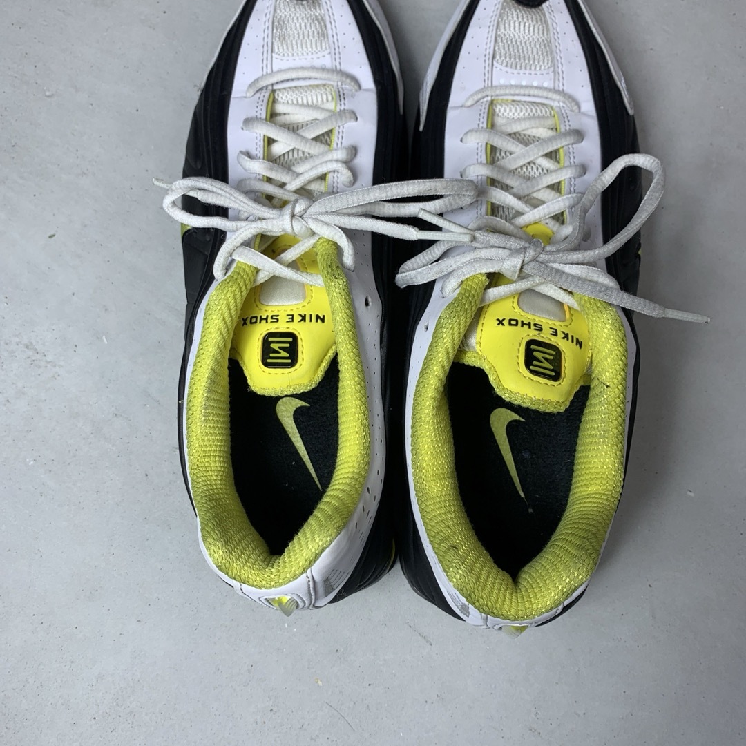 NIKE(ナイキ)のNIKE SHOX R4 YELLOW ショックス 9 27 黄色 黄 メンズの靴/シューズ(スニーカー)の商品写真