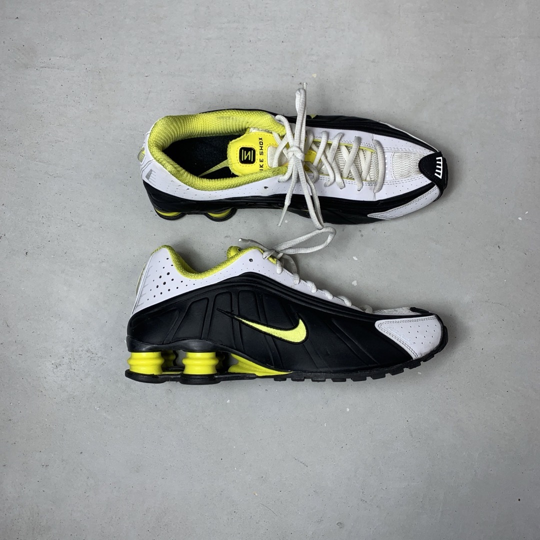 NIKE(ナイキ)のNIKE SHOX R4 YELLOW ショックス 9 27 黄色 黄 メンズの靴/シューズ(スニーカー)の商品写真