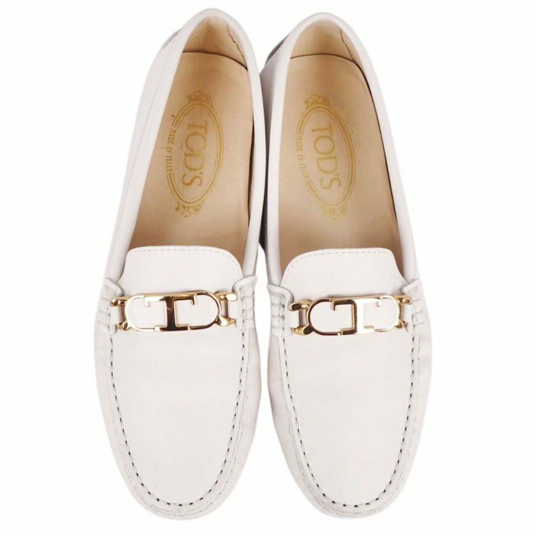 TOD'S(トッズ)のトッズ TOD'S ローファー モカシン ドライビングシューズ ゴールドチェーン金具 カーフレザー 38 1/2(25cm相当) ホワイト レディースの靴/シューズ(ローファー/革靴)の商品写真