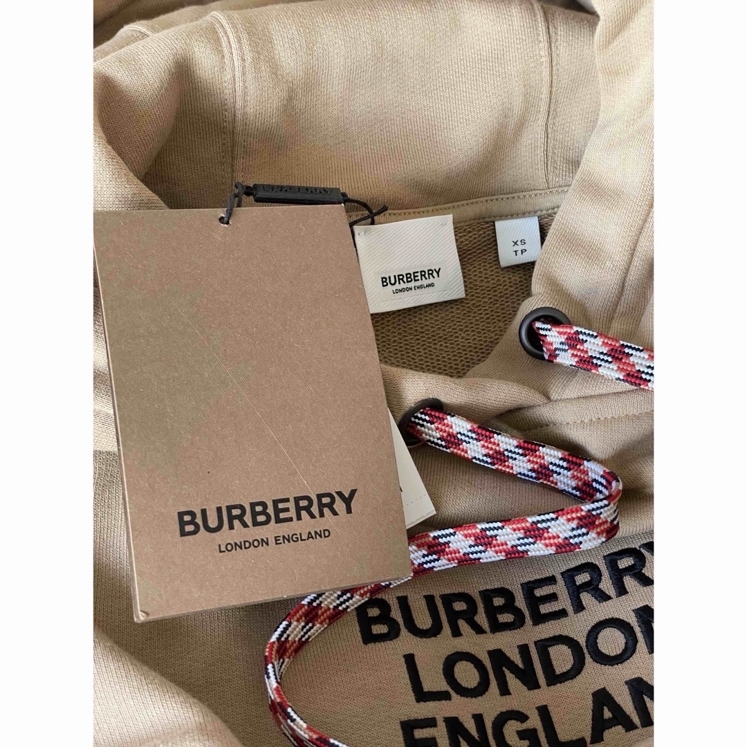 BURBERRY(バーバリー)の試着のみ★バーバリー 8020832エンブロイダリーロゴプルオーバーパーカー メンズのトップス(パーカー)の商品写真