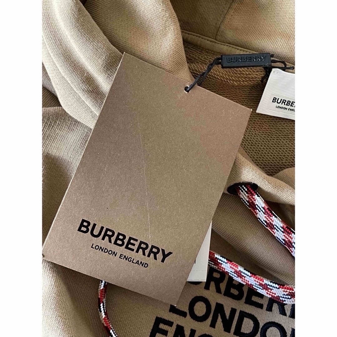 BURBERRY(バーバリー)の試着のみ★バーバリー 8020832エンブロイダリーロゴプルオーバーパーカー メンズのトップス(パーカー)の商品写真