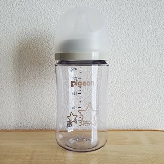 ピジョン 母乳実感 哺乳瓶 240 ml プラスチック 1本