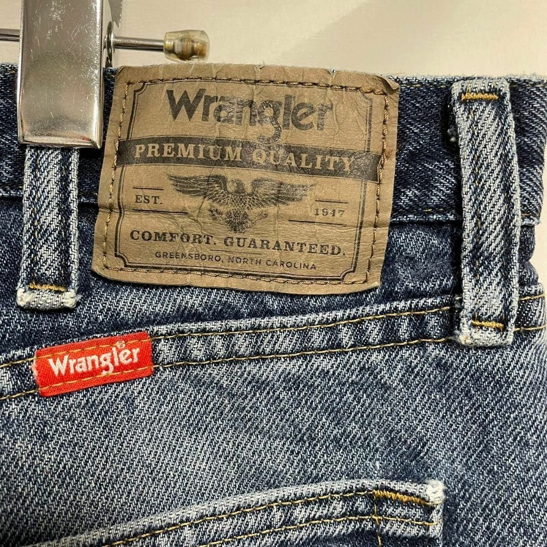 Wrangler(ラングラー)のWrangler W34L34 ストレートダメージデニム　ジーンズジーパン　11 メンズのパンツ(デニム/ジーンズ)の商品写真
