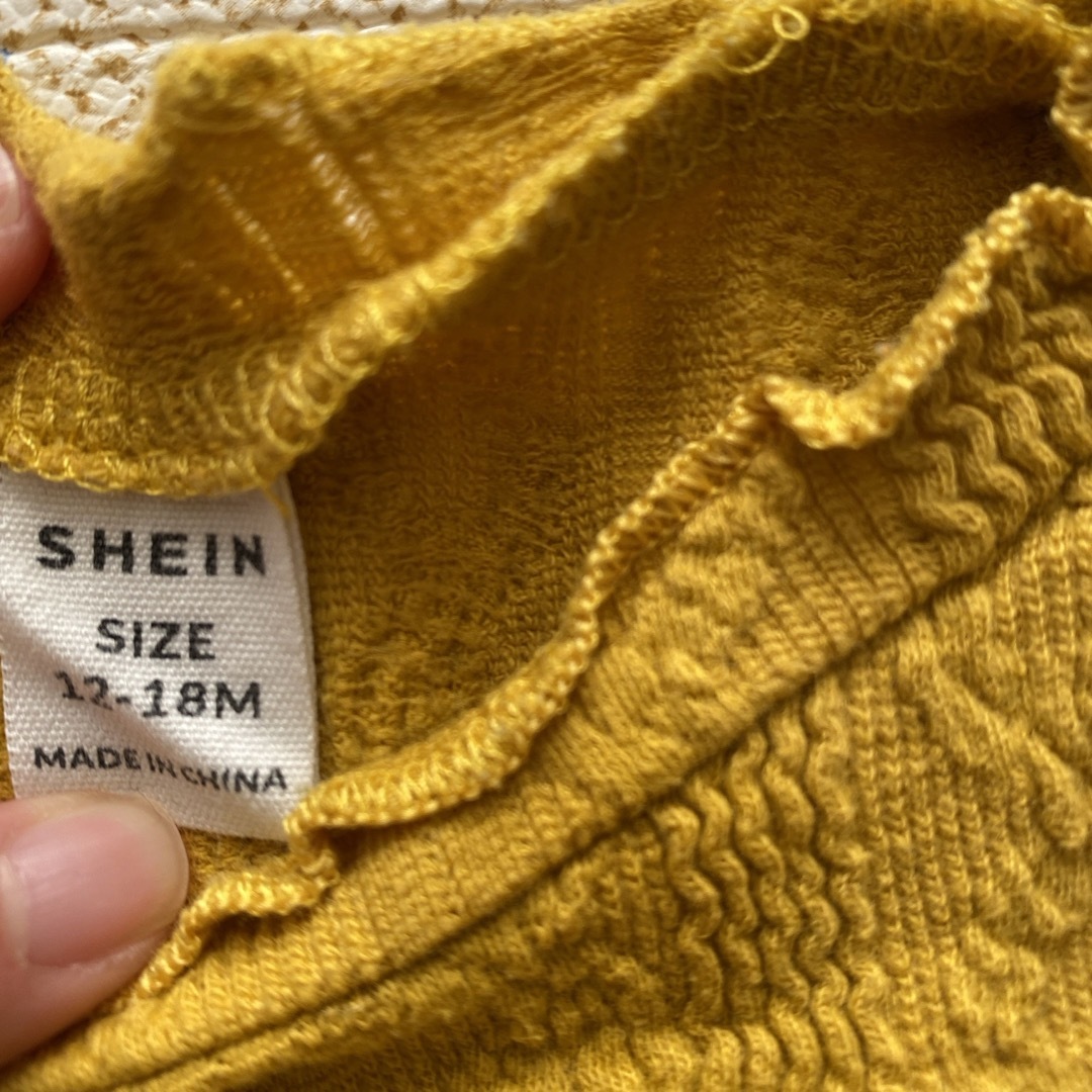 SHEIN(シーイン)のニット素材　長袖トップス キッズ/ベビー/マタニティのキッズ服女の子用(90cm~)(ニット)の商品写真