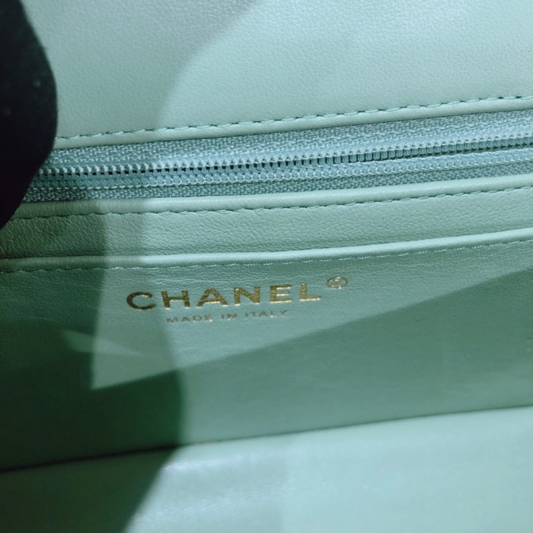 CHANEL(シャネル)の　シャネル CHANEL ミニフラップバッグ AS2431 グリーン ラムスキン レディース ショルダーバッグ レディースのバッグ(ショルダーバッグ)の商品写真