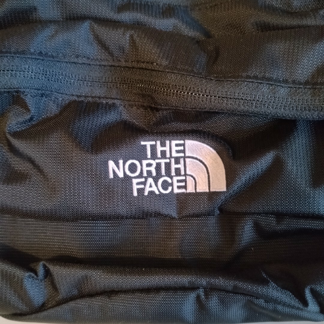 THE NORTH FACE(ザノースフェイス)の新品　ザ・ノース・フェイス　リーア　ウエストポーチ　ボディバック レディースのバッグ(ボディバッグ/ウエストポーチ)の商品写真