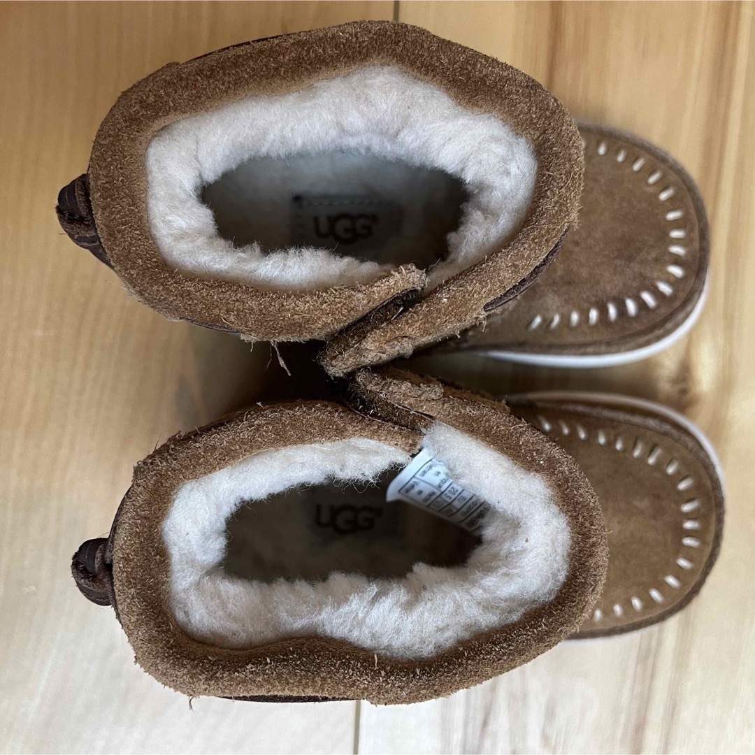 UGG(アグ)のUGG  アグ　ベビーシューズ　ベビーブーツ　ムートンブーツ　12.5㎝ キッズ/ベビー/マタニティのベビー靴/シューズ(~14cm)(ブーツ)の商品写真