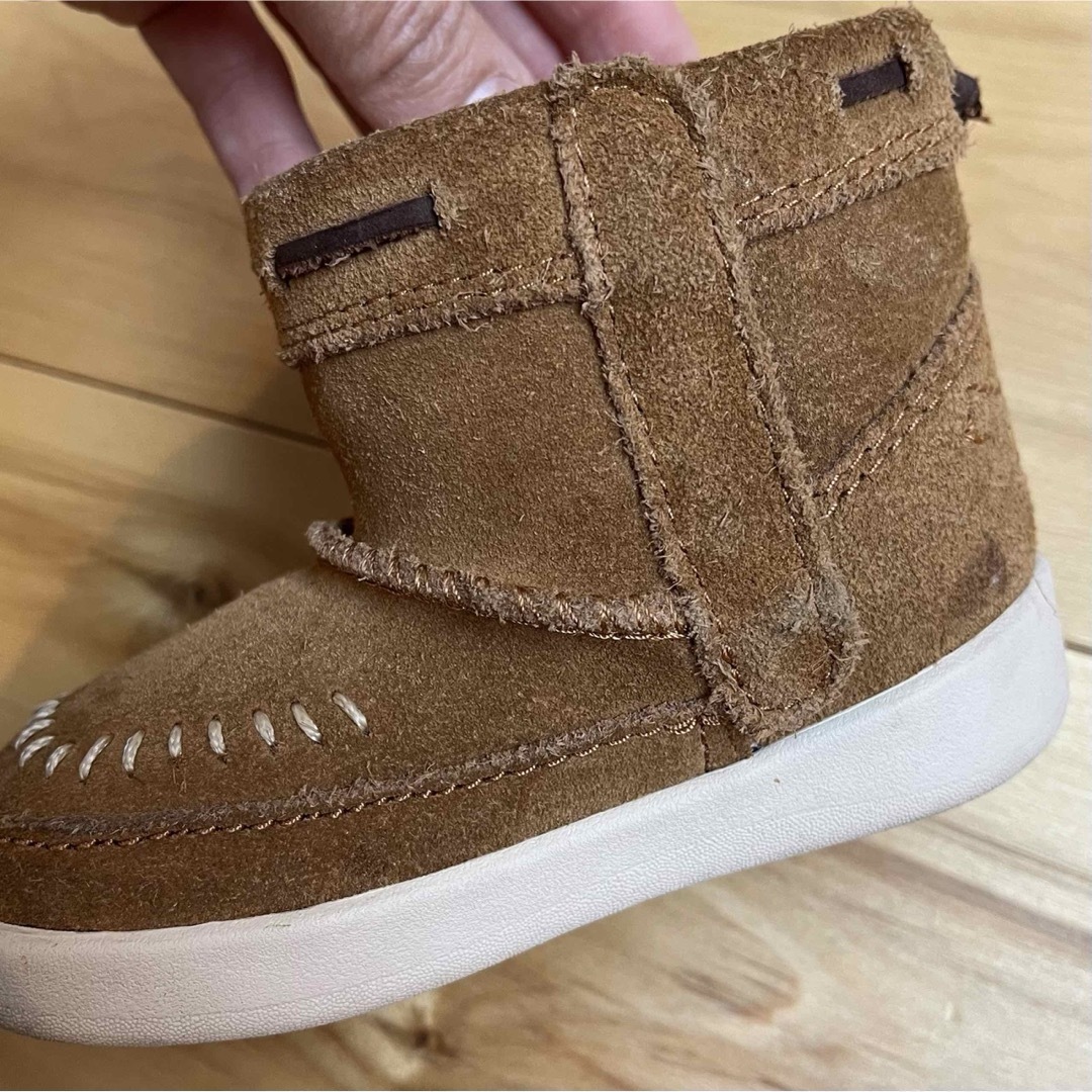 UGG(アグ)のUGG  アグ　ベビーシューズ　ベビーブーツ　ムートンブーツ　12.5㎝ キッズ/ベビー/マタニティのベビー靴/シューズ(~14cm)(ブーツ)の商品写真