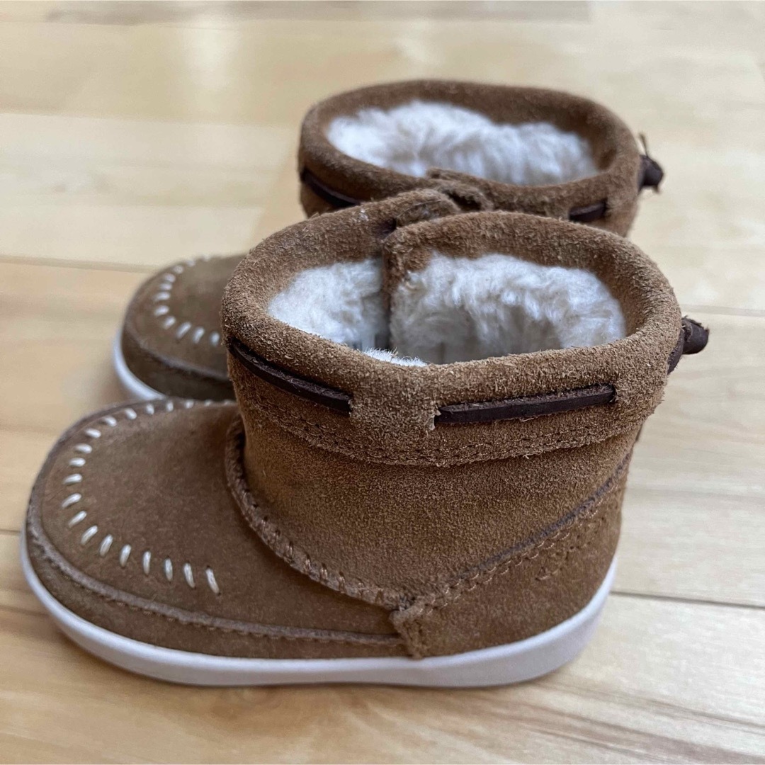 UGG(アグ)のUGG  アグ　ベビーシューズ　ベビーブーツ　ムートンブーツ　12.5㎝ キッズ/ベビー/マタニティのベビー靴/シューズ(~14cm)(ブーツ)の商品写真