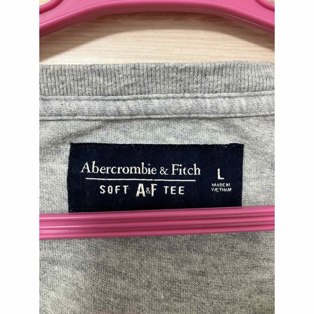 Abercrombie&Fitch(アバクロンビーアンドフィッチ)のAbercrombie&Fitch Tシャツ　グレー　サイズL メンズのトップス(Tシャツ/カットソー(半袖/袖なし))の商品写真