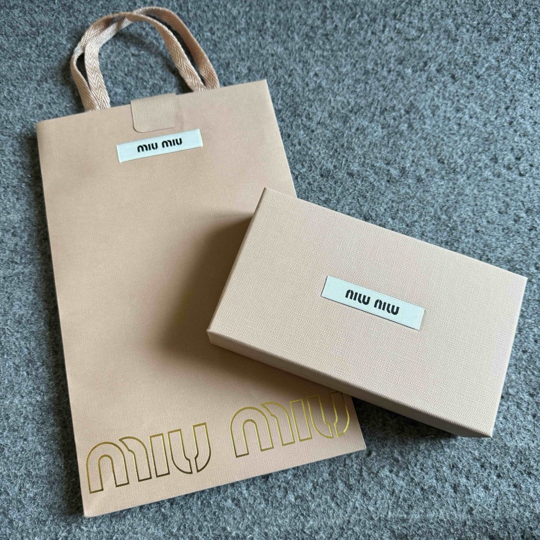miumiu(ミュウミュウ)のMIU MIU 袋、箱 レディースのバッグ(ショップ袋)の商品写真