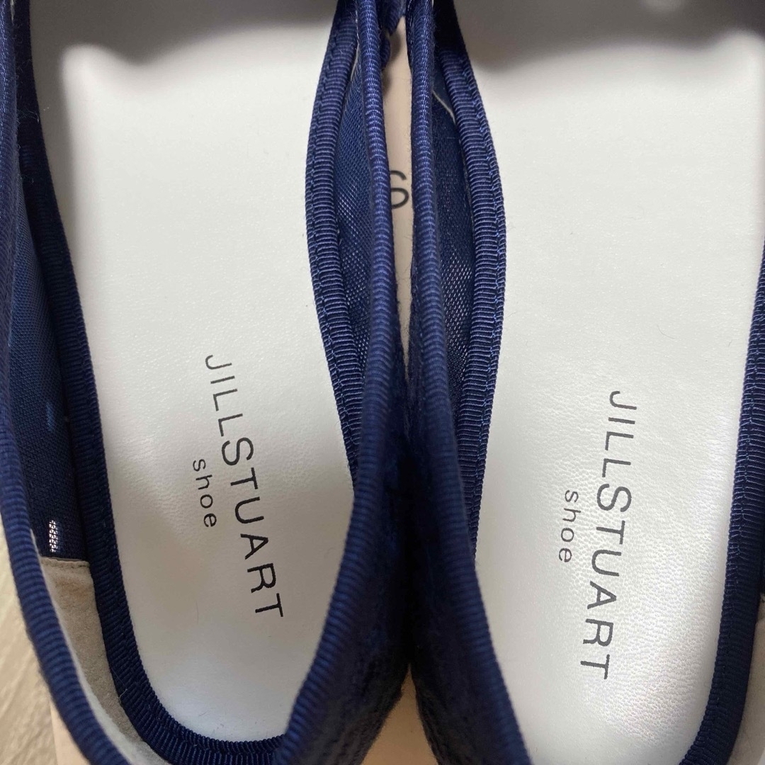 JILLSTUART(ジルスチュアート)の新品・未使用　JILL STUART ジルスチュアート　スリッポン　レース23㎝ レディースの靴/シューズ(スリッポン/モカシン)の商品写真