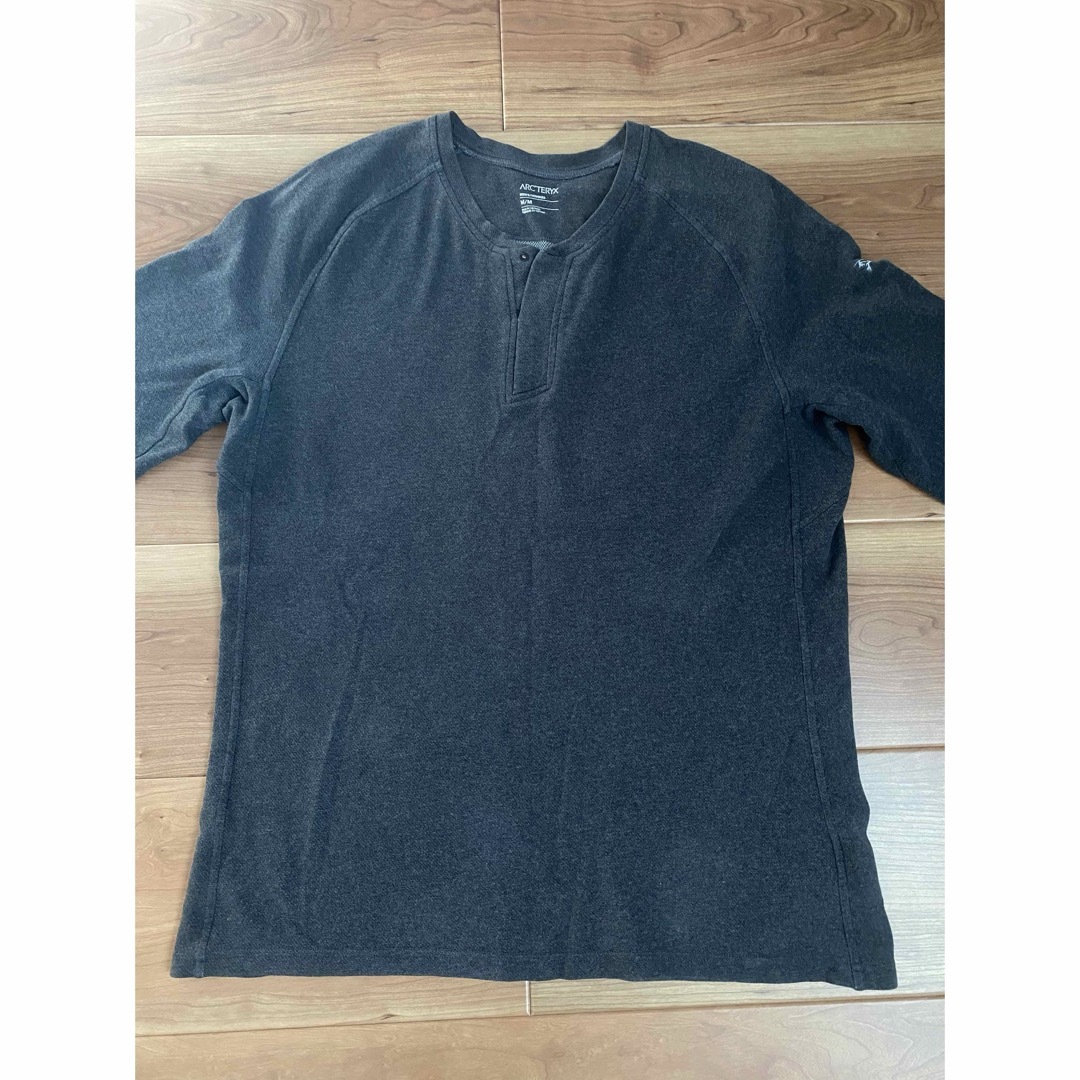 ARC'TERYX(アークテリクス)のARC'TERYX　Sirrus LS Henley シラス LS ヘンリー   メンズのトップス(Tシャツ/カットソー(七分/長袖))の商品写真