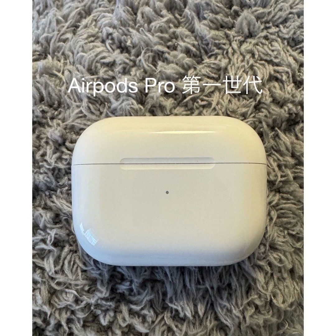 Apple(アップル)のAirpods pro 第一世代 スマホ/家電/カメラのオーディオ機器(ヘッドフォン/イヤフォン)の商品写真