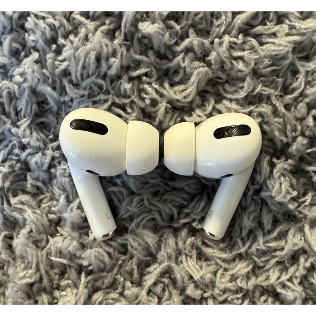 Apple(アップル)のAirpods pro 第一世代 スマホ/家電/カメラのオーディオ機器(ヘッドフォン/イヤフォン)の商品写真