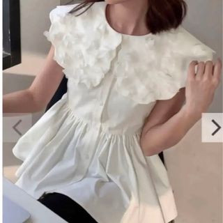 バースデーバッシュ(BIRTHDAY BASH)のバースデーバッシュ LILIY FLOWER FRILL TOPS(シャツ/ブラウス(半袖/袖なし))